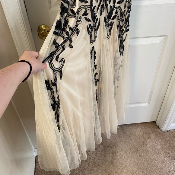 Women’s Beaded Formal Gown - Picture 6 of 10